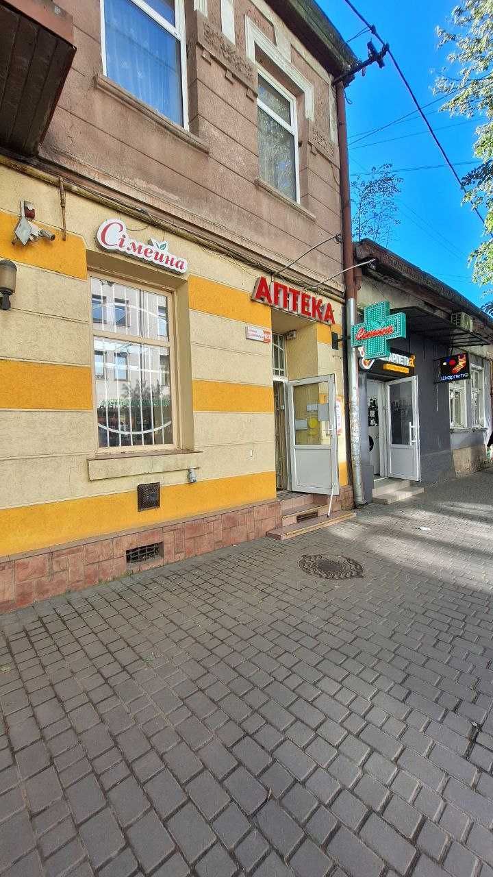 Здається фасадне приміщення в центрі міста (початок Коновальця)