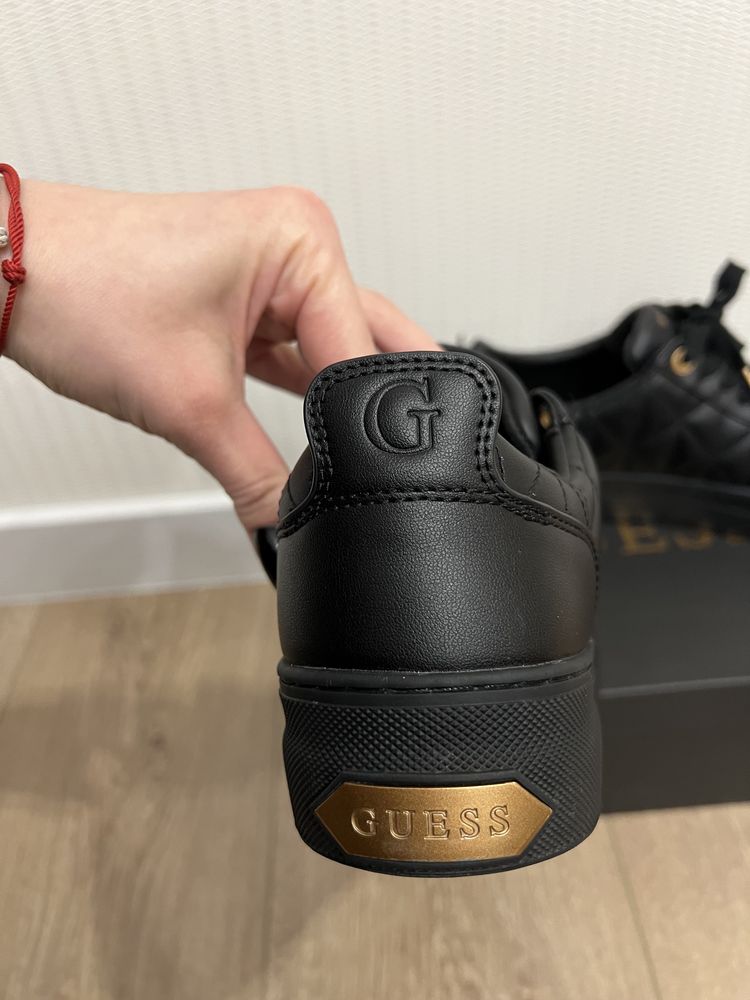 Чорні кросівки Guess 38p
