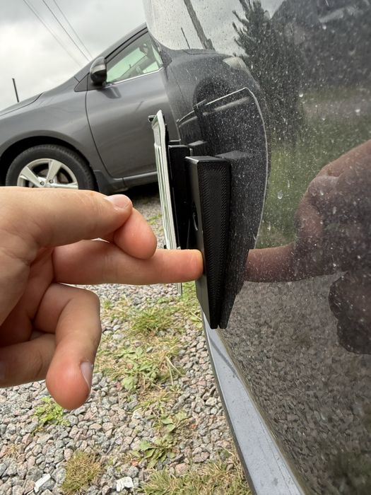 Накладки на передній бампер Tesla Model Y | Для номерного знаку