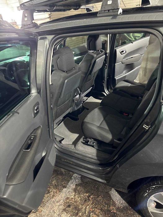 Peugeot 5008 • 2010 рік • 6 500 $