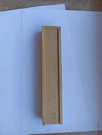 Drewniany piórnik, pudełko na kredki z zestawem 12 kredek
