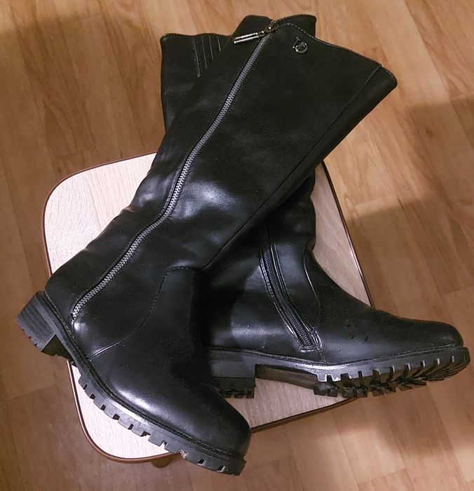 Женские кожаные сапоги.