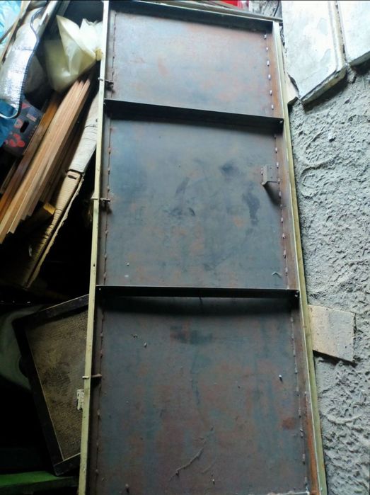 Дверь б/у  металлическая без лутки