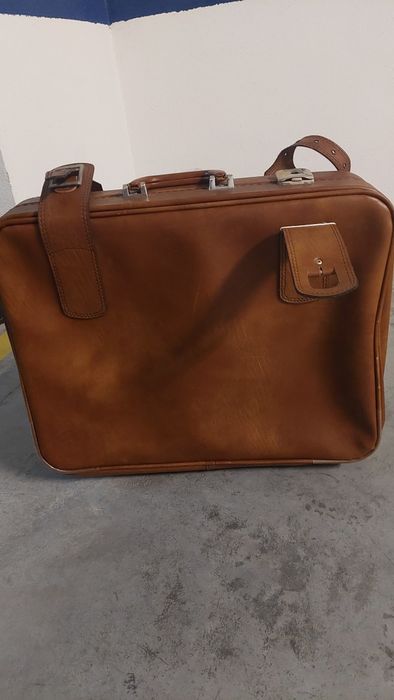 Mala de viagem de cor castanha