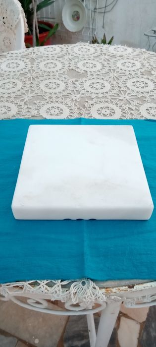 Cinzeiro em mármore branco polido