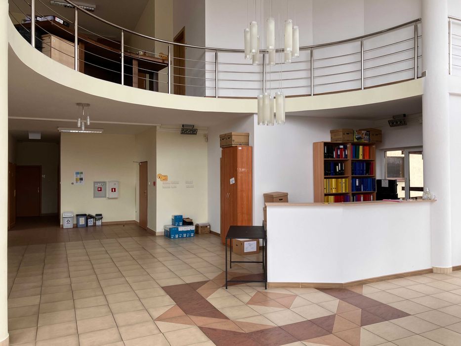 Pomieszczenia biurowe (od 12 do 30 m2) i magazyn (155 m) na wynajem