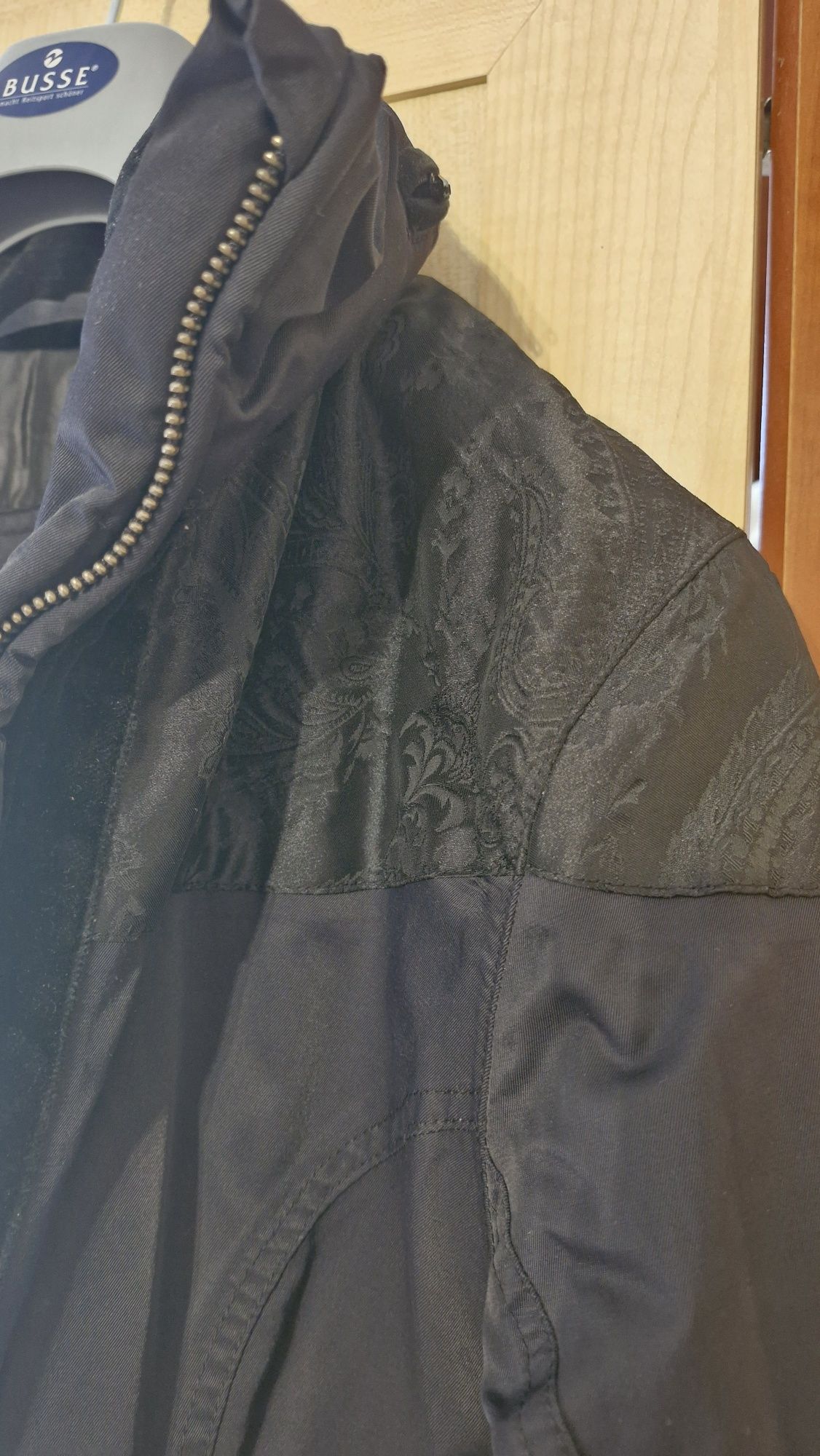 Piekna kurtka zimowa PIKEUR cieplutka zdobiona taliiwana czarna S/M