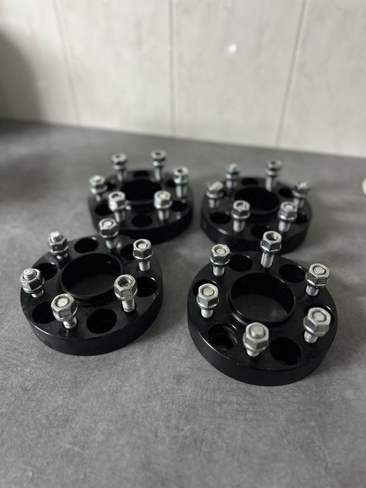 Espaçadores 3cm, 6x114,3, com centrador Nissan e mercedes x
