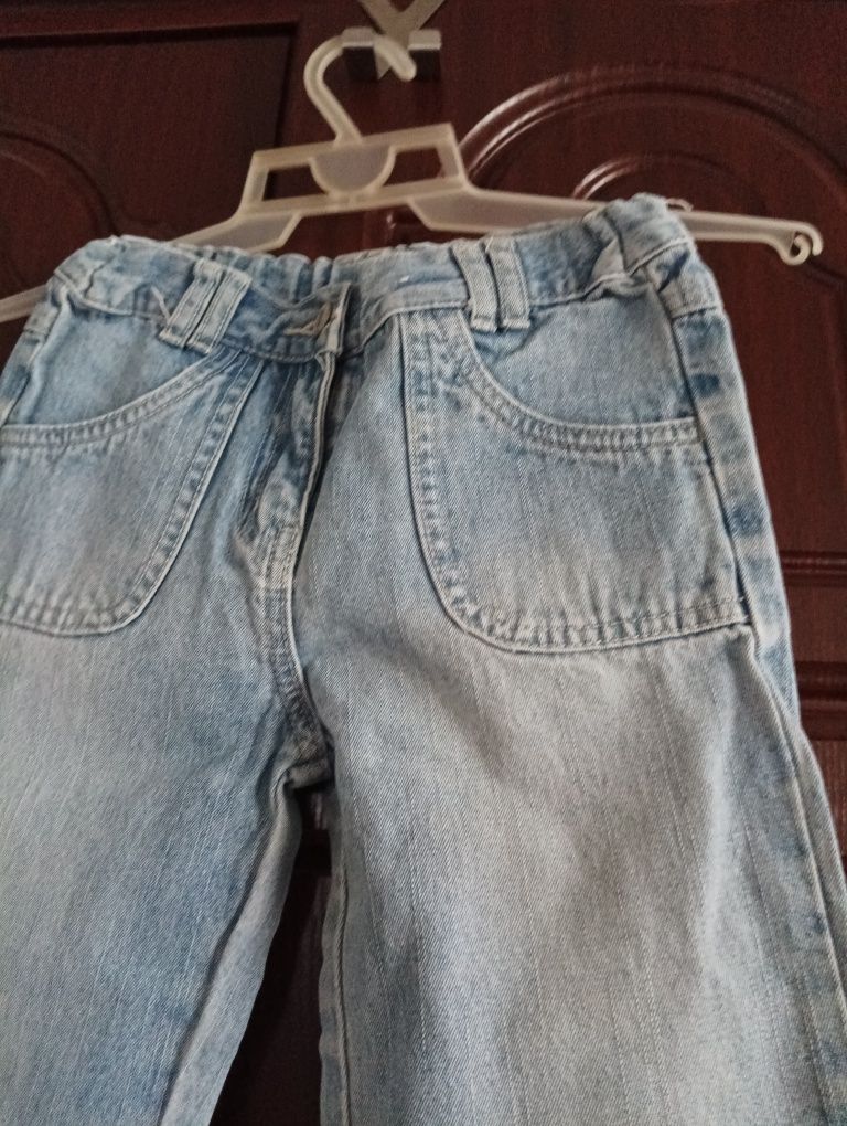 6. Spodnie jeansowe dla dziewczynki rozmiar 128