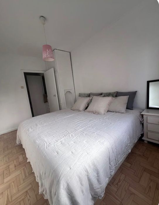 Quarto individual cama de casal