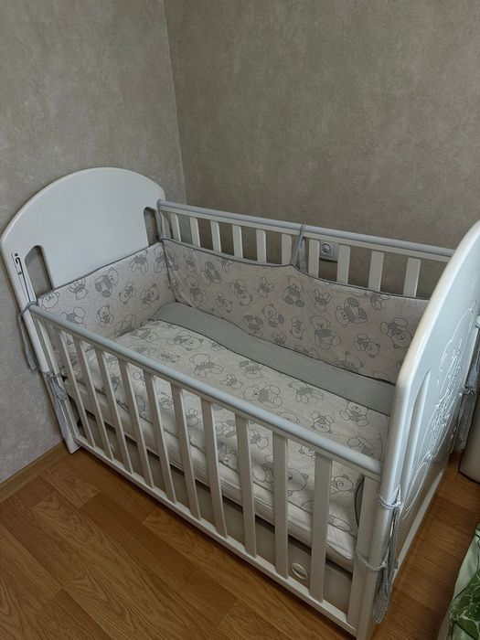 Кроватка дитяча з комодом