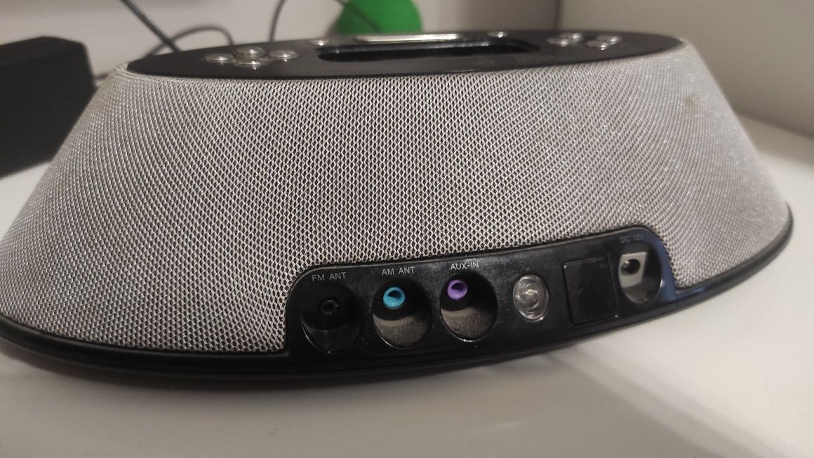 Радіобудильник, Radio FM, мультимедійна станція JBL On Time 200P