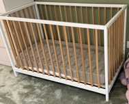 Cama para bebé Micuna Mountain como nova (incluindo colchão e lençóis)