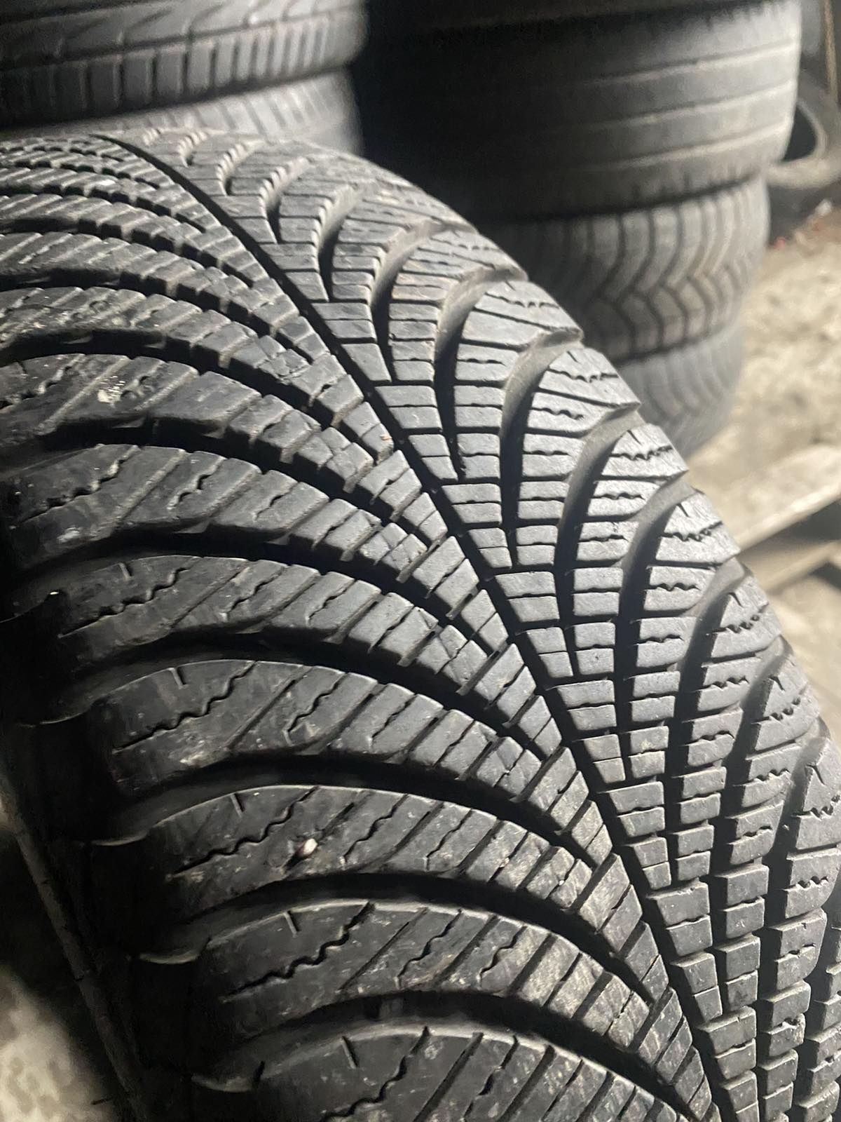 175.65.14 GoodYear 1шт БУ склад шины резина из Европы всесезон 65 R14