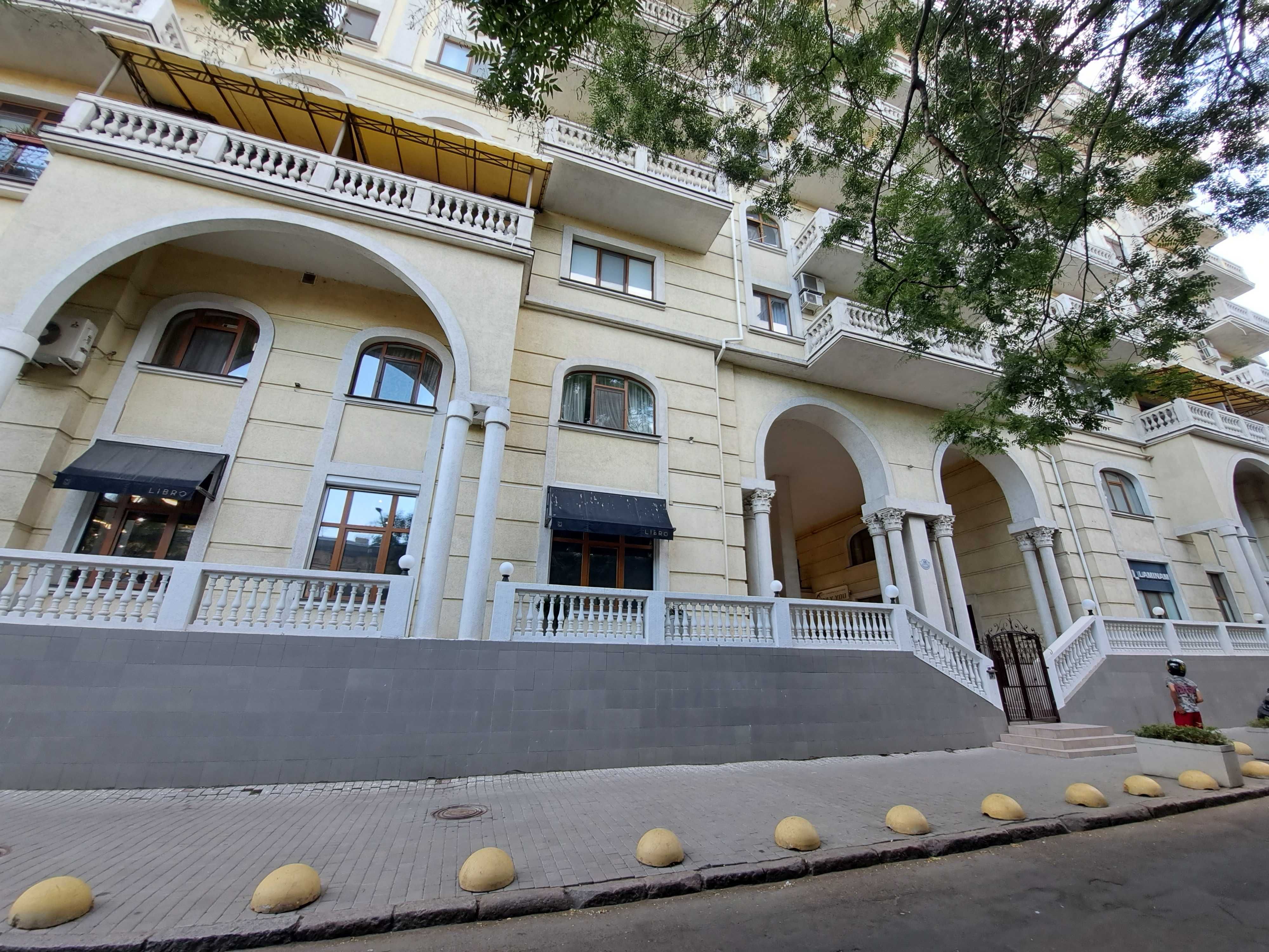 Сдам 2-ух спальную в ЖК "Ренессанс/ул.Базарная/Кировский сквер! 130 м!