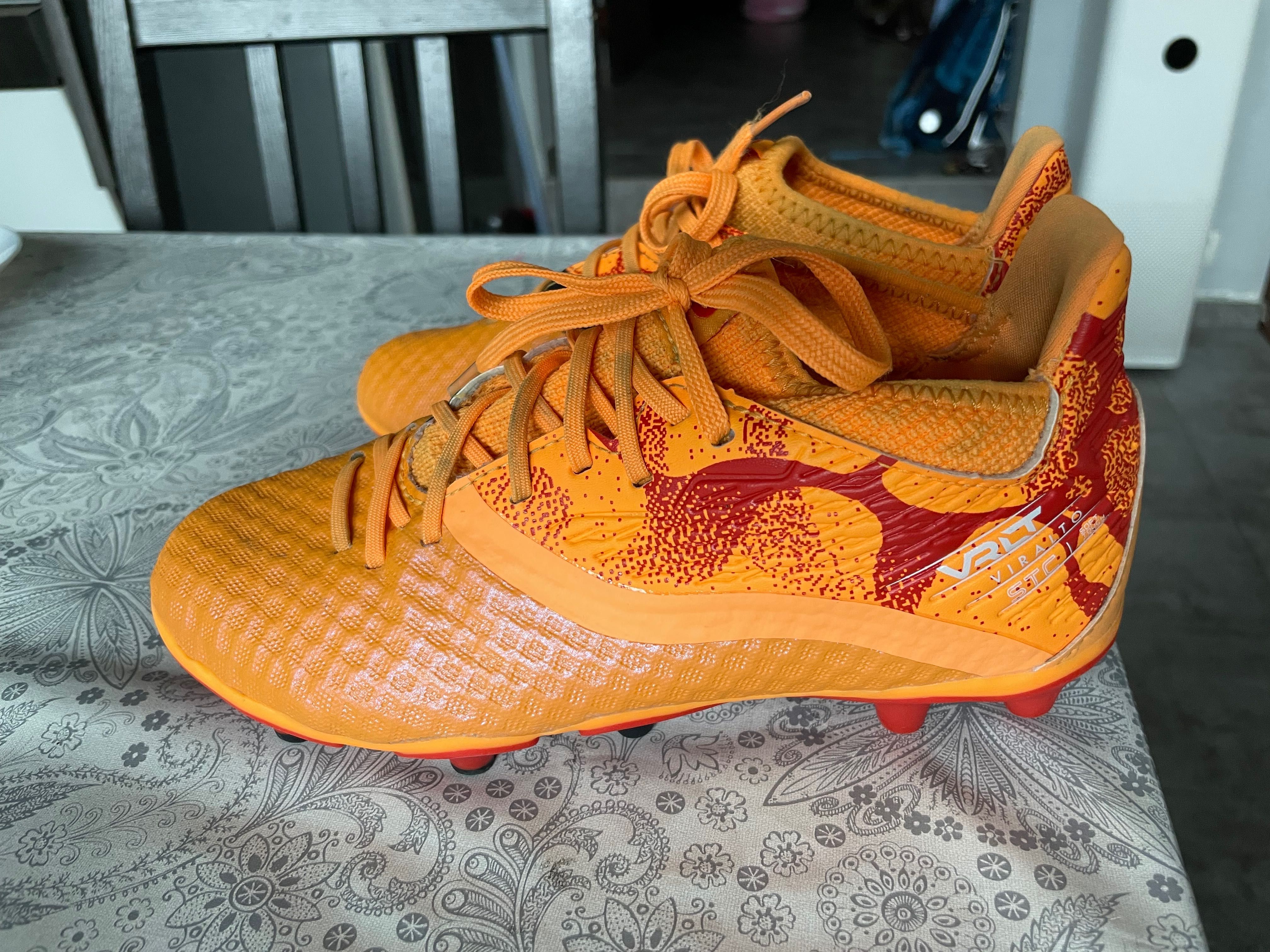 Buty piłkarskie korki r. 34  Decathlon jak nowe neonowe