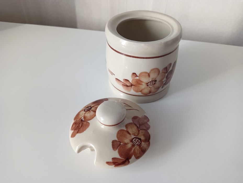Cukiernica kwiaty fajans Włocławek. Wysokość12 cm.