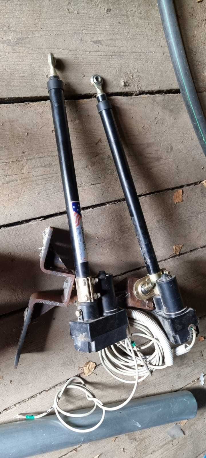 Siłowniki do bramy , skrzynka elektryczna piloty x 2  polecam !