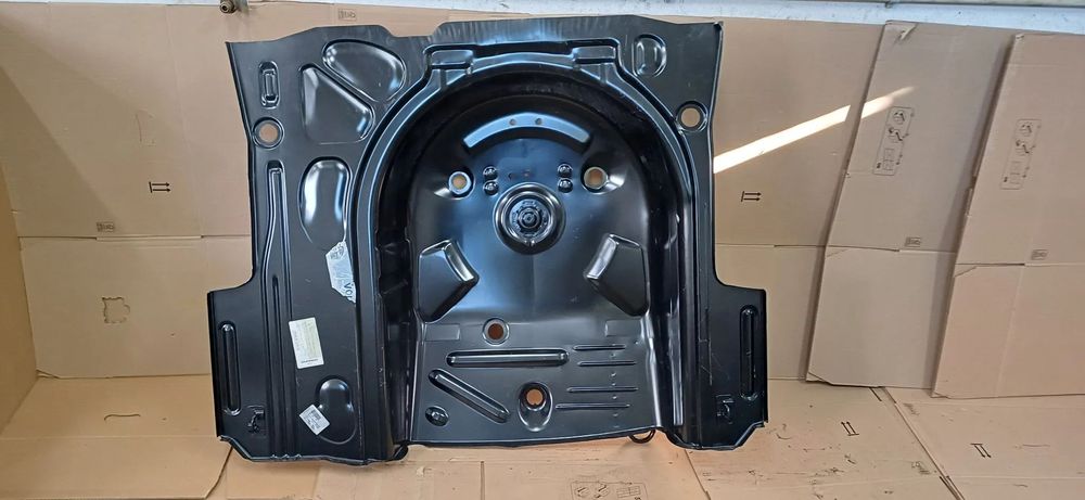 Skoda Rapid Vw Polo 6 VI 18-22 sedan  6RA813114G podłoga wanna wnęka koła zapasowego