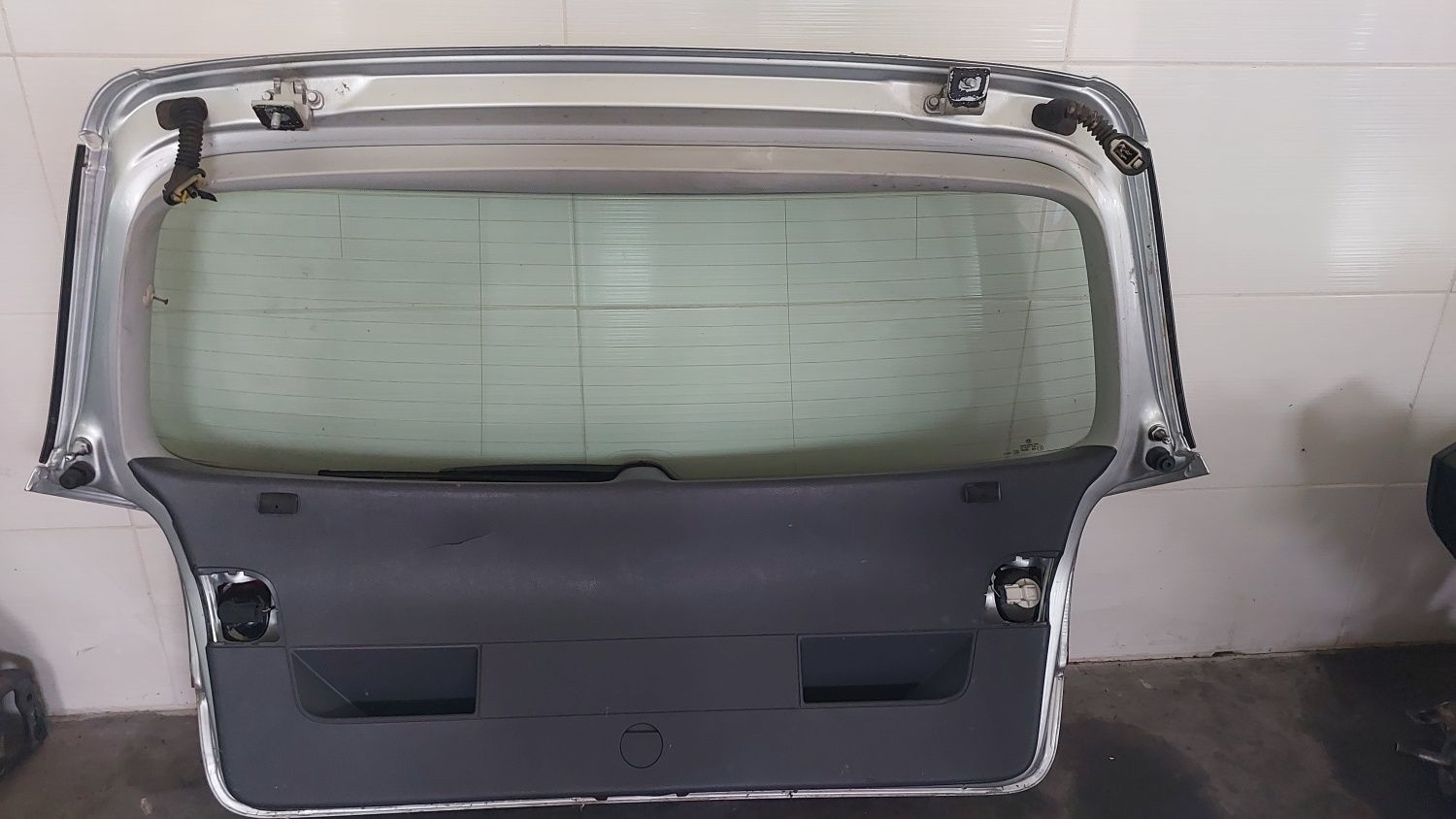 Ляда багажника Volkswagen Golf 5 2003-2008