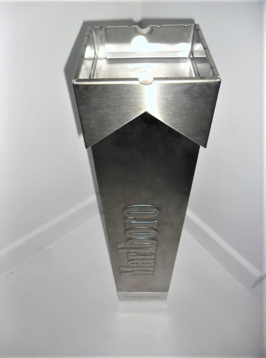 Cinzeiro de Chão Publicitário Marlboro