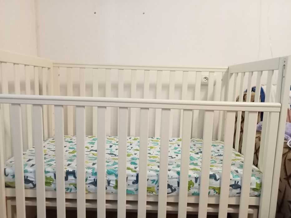 Дитяче ліжечко в гарному стані