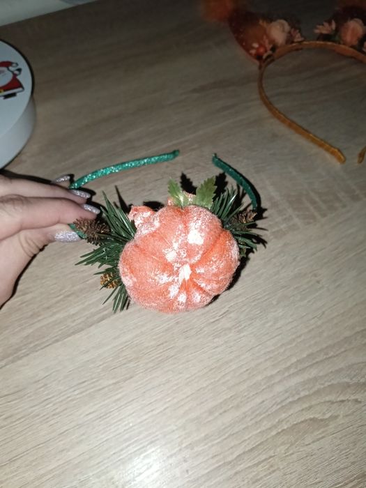 Обруч мандаринки та білочки