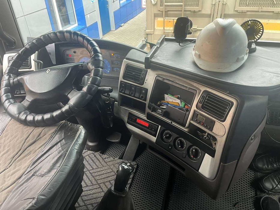 Продам  RENAULT MAGNUM  2004  с причепом