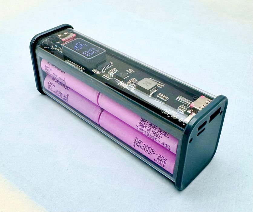 Павербанк 28000 mAh. 22 W с быстрой зарядкой, прозрачный корпус