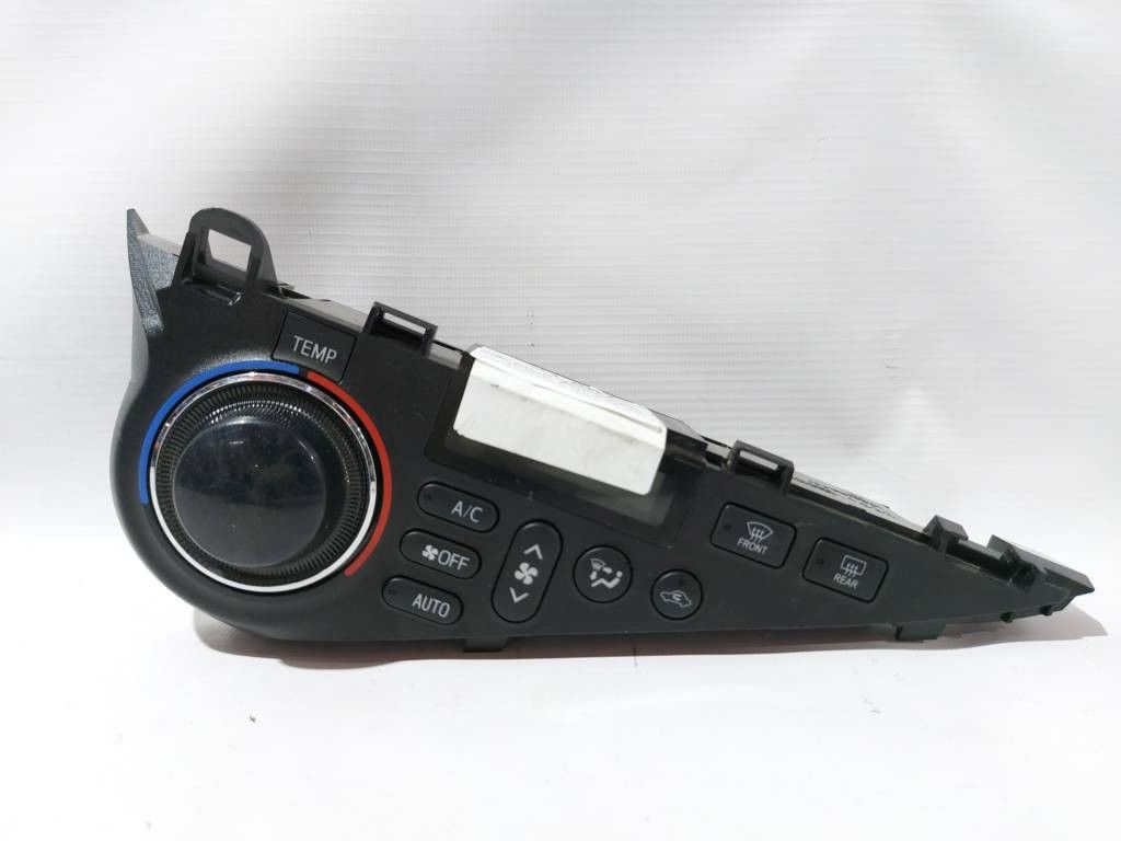 Кнопки управления климат контролем  Toyota Prius C `12-14  (5590052740