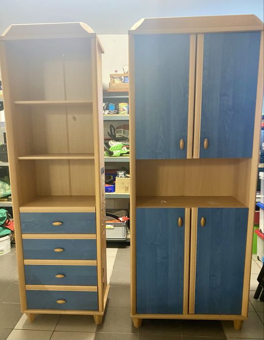 Regały z miejscem na przechowywanie