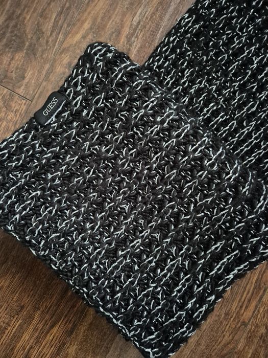 Guess oryginalny damski czarny szalik
