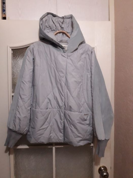 Продам куртку демисезонна,легка,колір,, м'яти,, розмір XL-800грн.