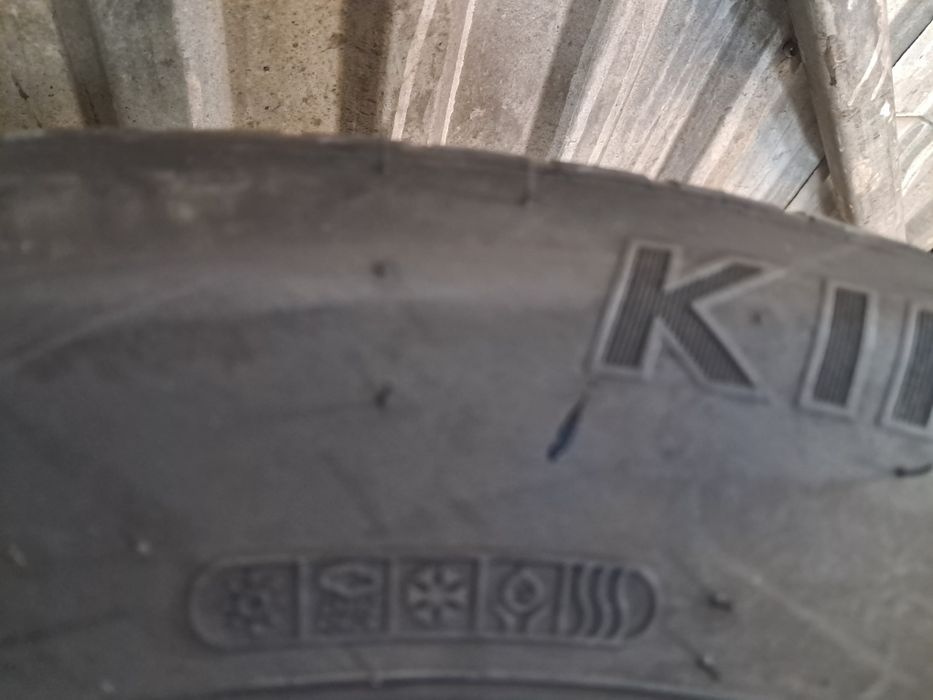 Nr 102 opony 195/60/16. całoroczne