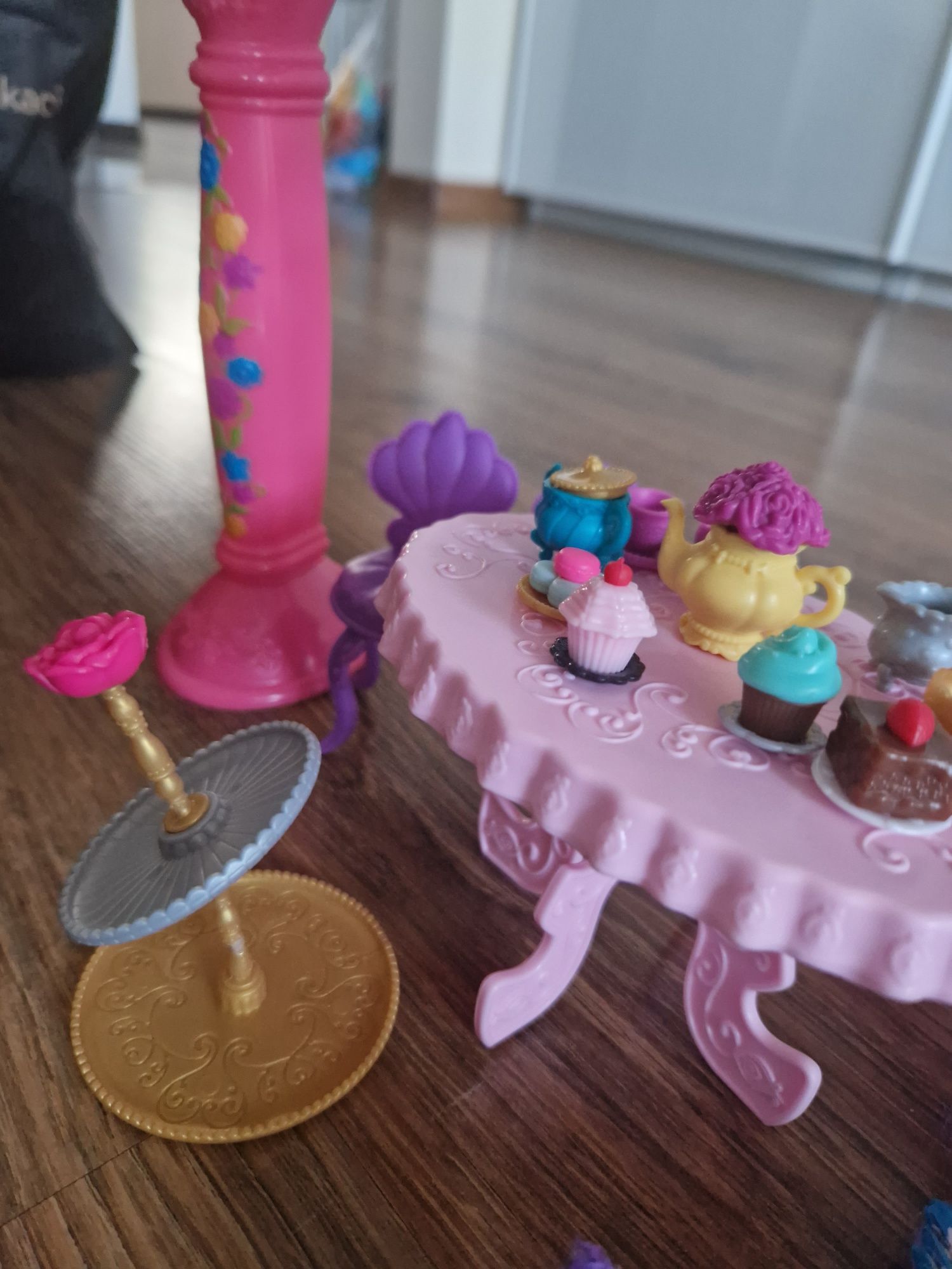 Lalka Enchantimals paw zestaw ogrodowa altanka