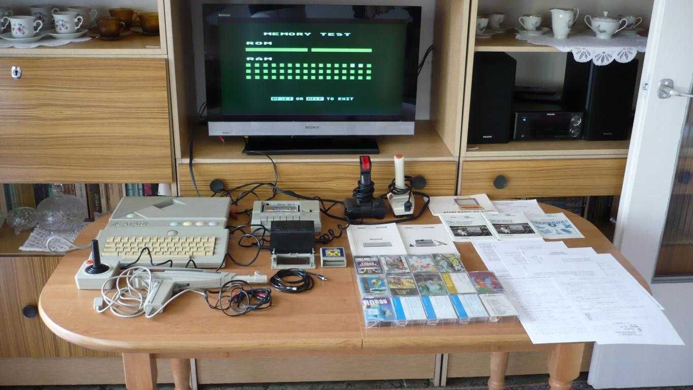 Komputer Atari XEGS z systemem Turbo firmy Unerring Masters Retro PRL