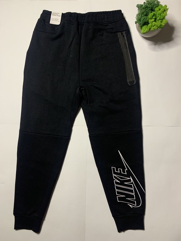 Спортивні штани Nike Tech Fleece