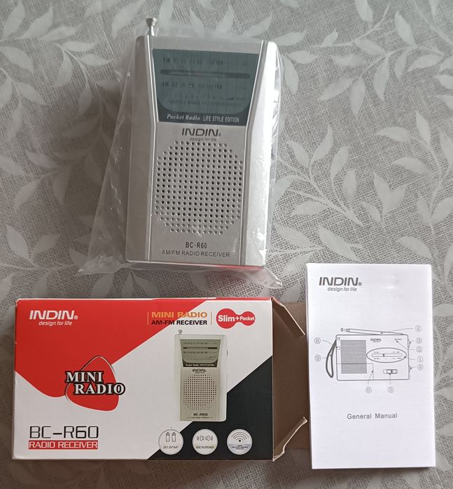 Rádio a pilhas novo