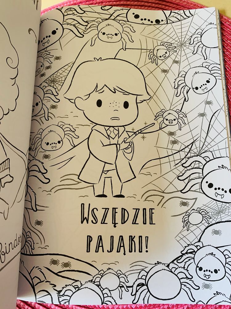 Harry Potter. Przygody w Hogwarcie. Kolorowanka z naklejkami