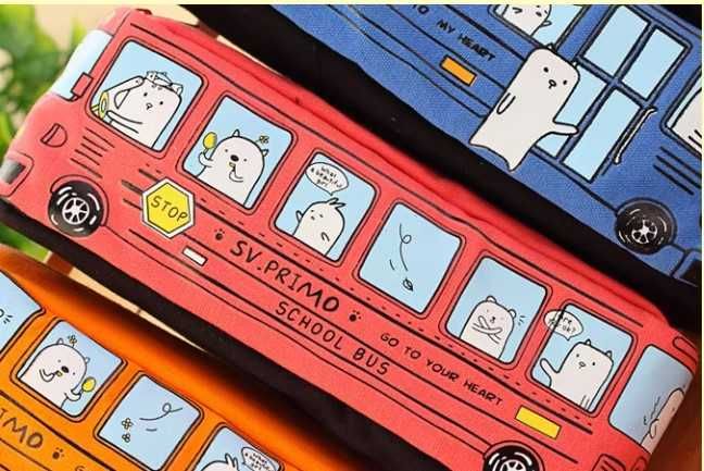 Wielofunkcyjny piórnik z zamkiem błyskawicznym.