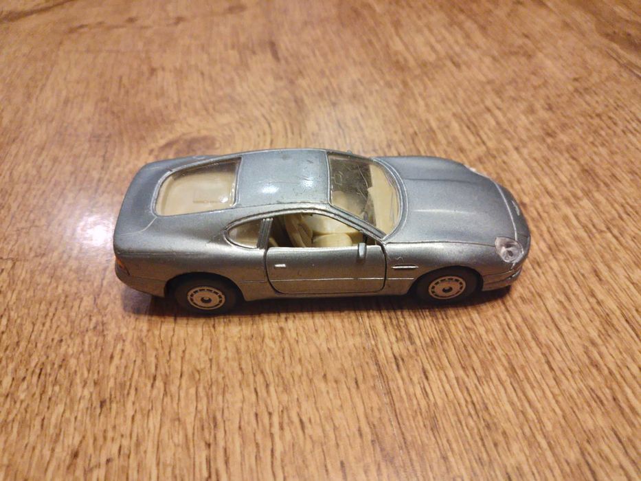 Aston Martin DB7; Maisto 1:40
