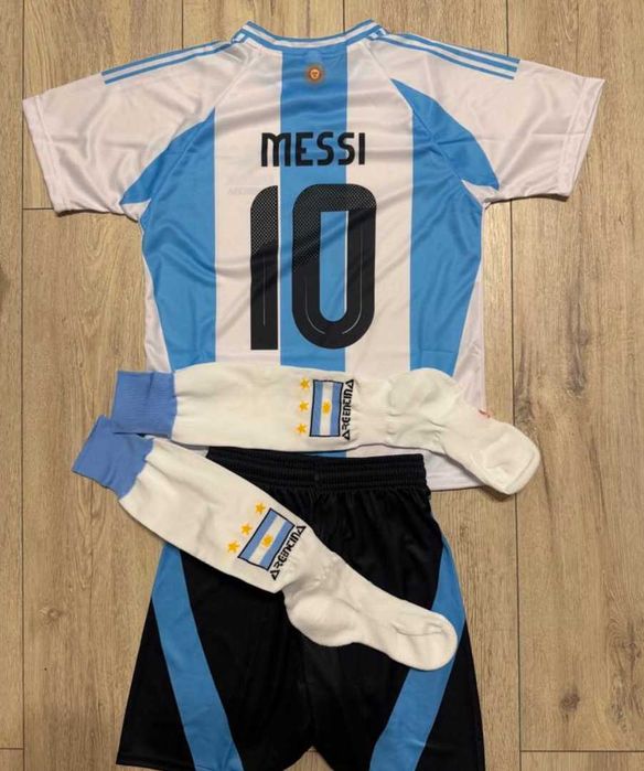 MESSI - Strój piłkarski z getrami 134cm
