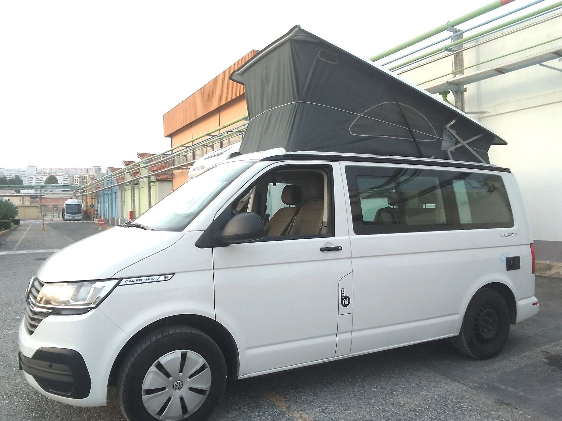 VW California Coast Volkswagen California Camper | 2 Camas – Dorme 4 Pessoas | Kitchenette + Cama no Teto