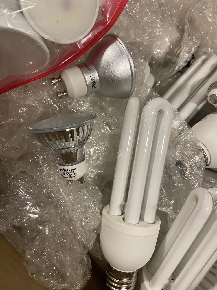 Lampadas várias caixa para desocupar