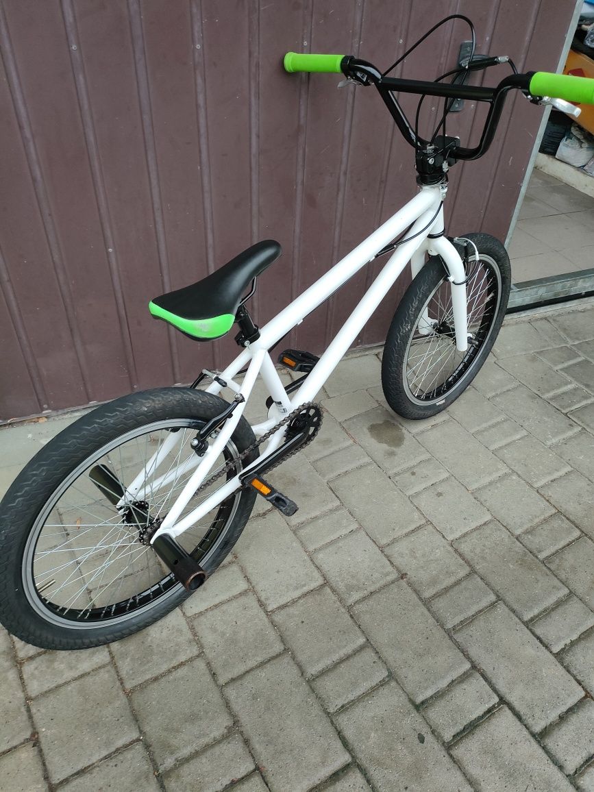 Rower wyczynowy BMX z rotorem i pegami