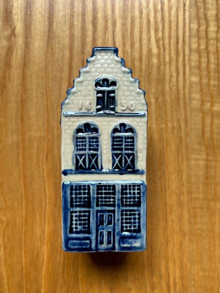 Kolekcjonerski domek KLM Bols Blue Delft Holland nr 15 kamienica