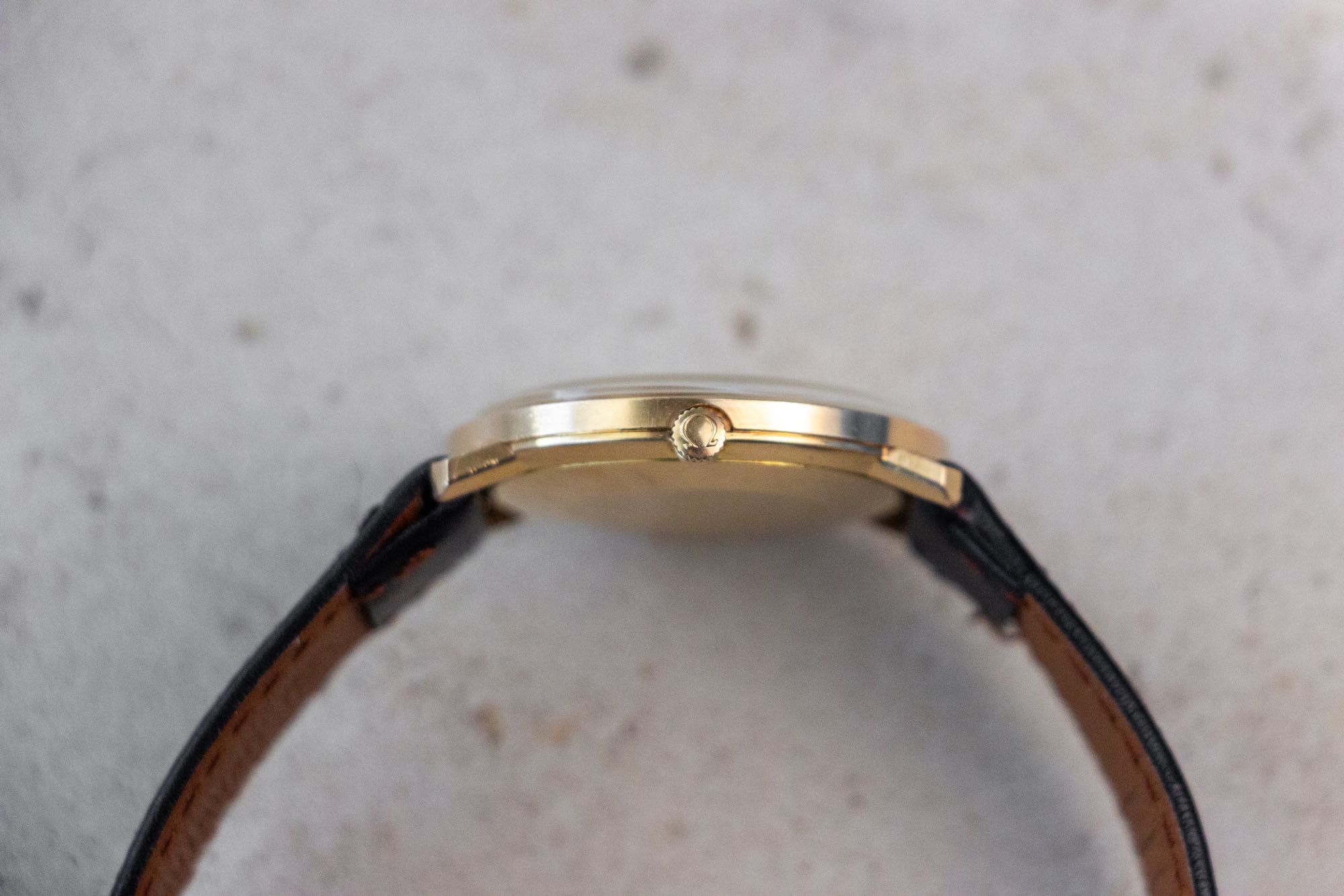 Relógio Omega Genève em ouro
