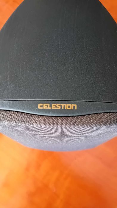Par de colunas de audio da marca Celestion