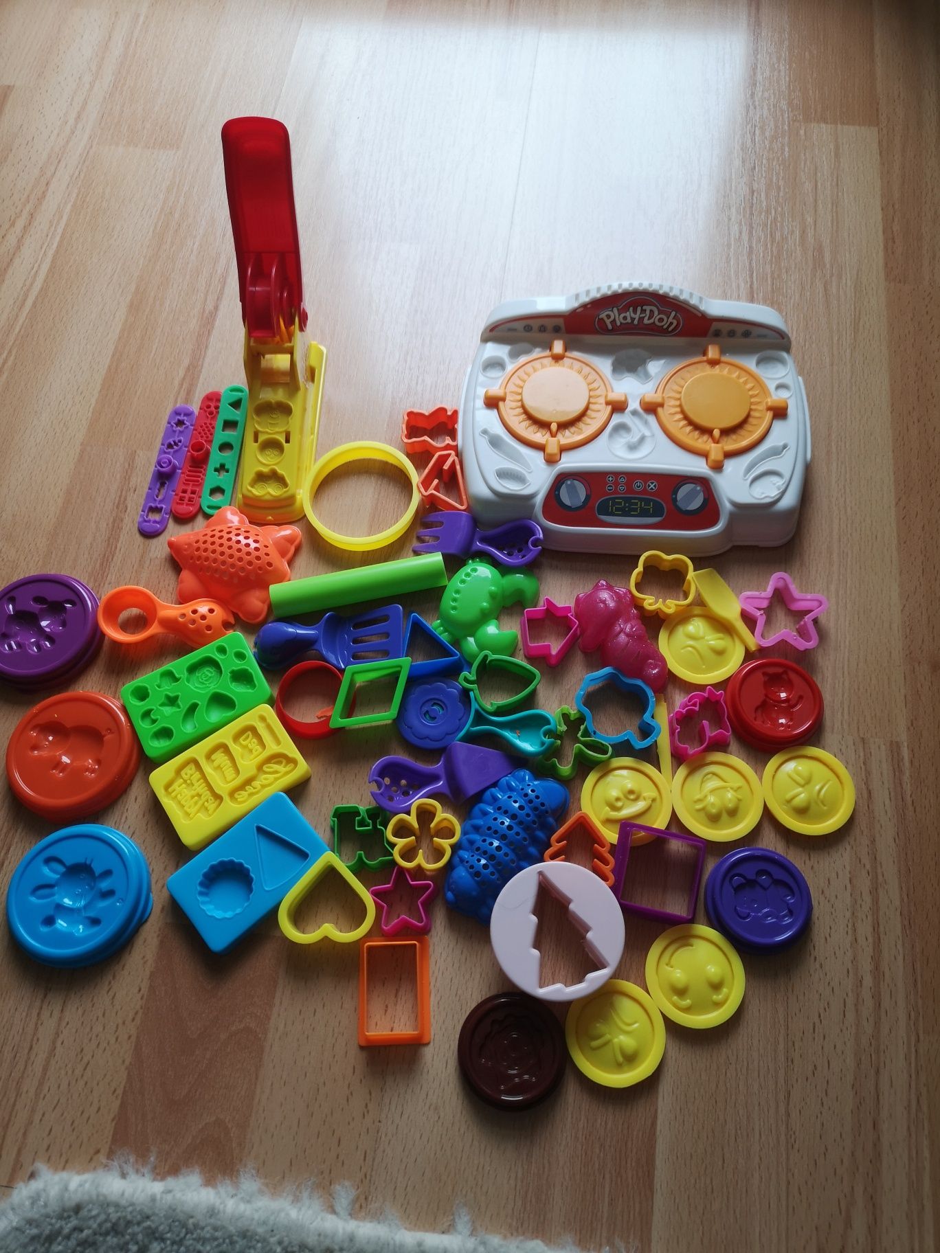 Kuchnia Play-doh z dzwiękami +inne akcesoria do ciastoliny.