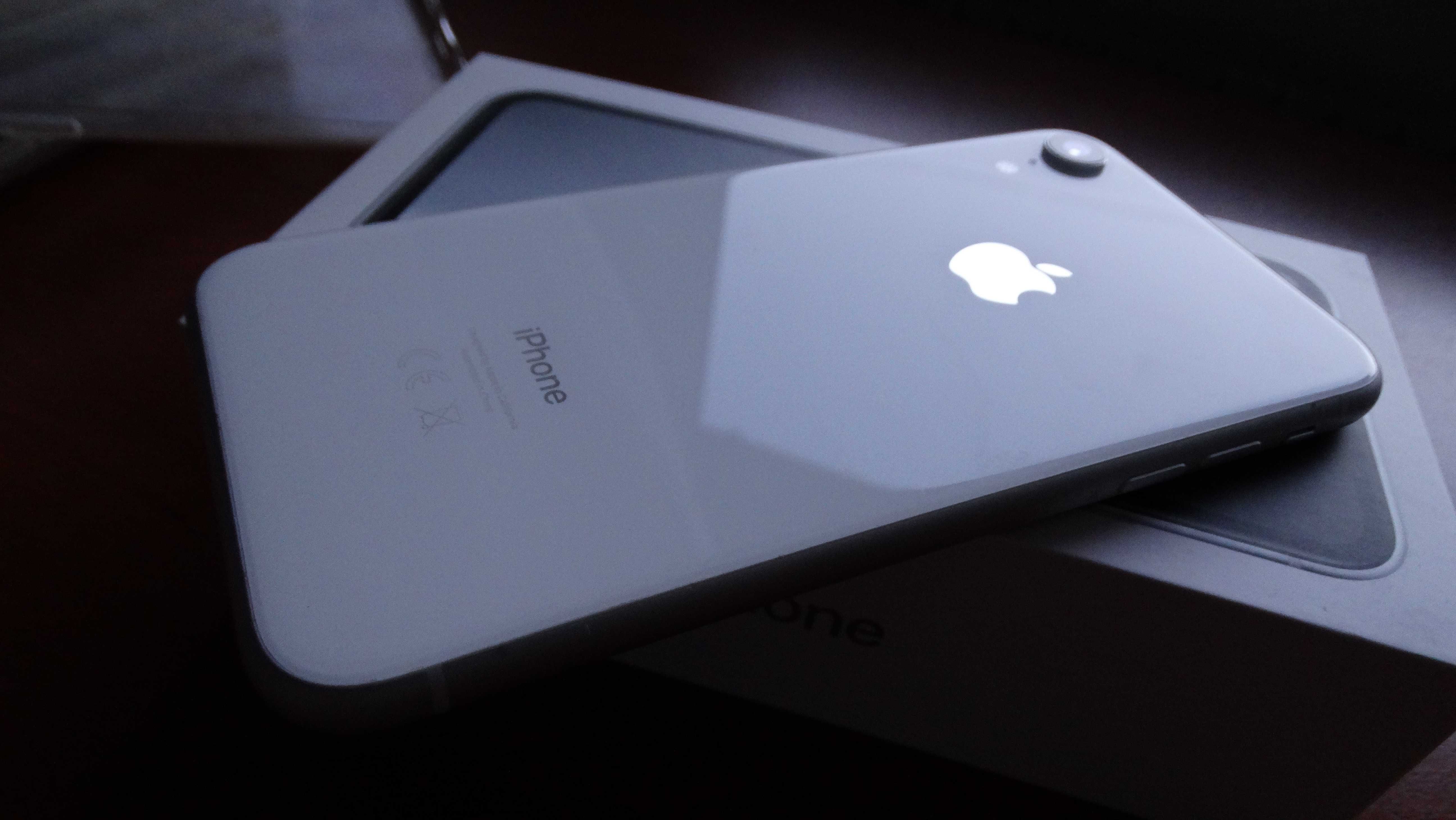Iphone XR biały 64 GB